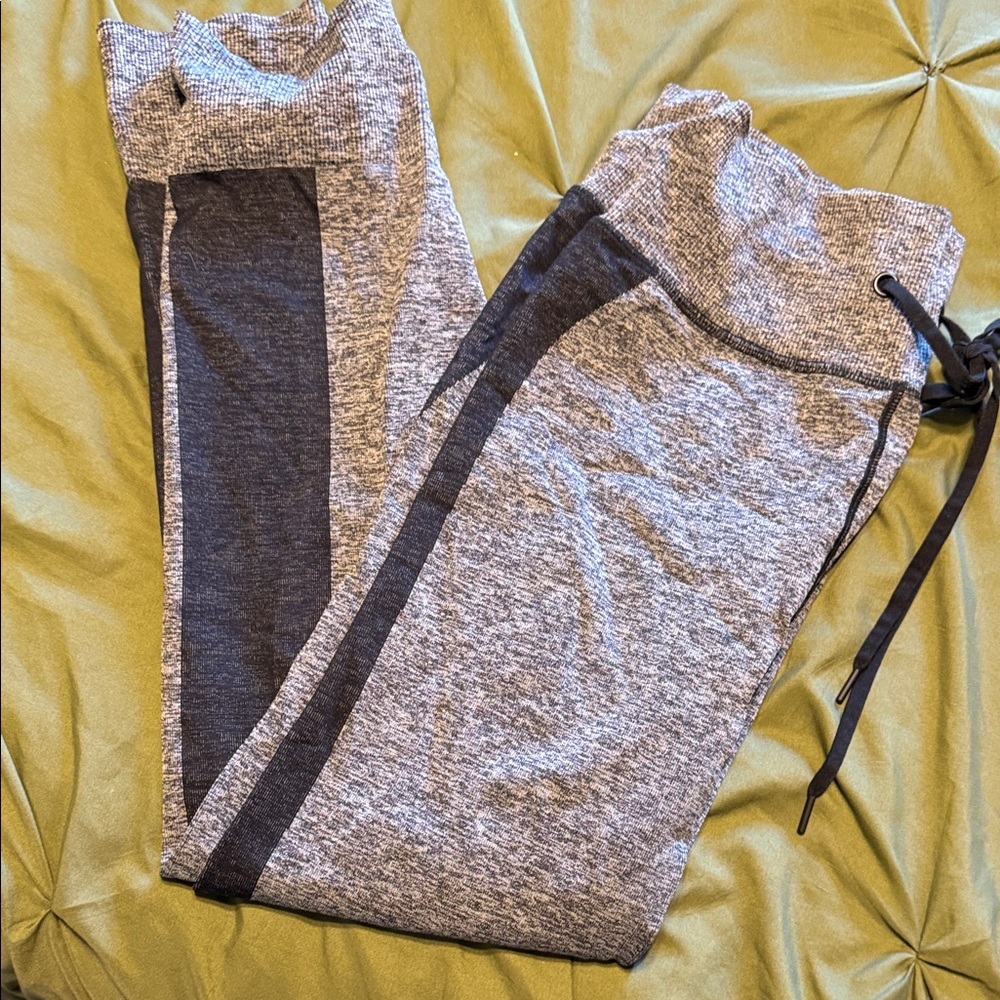 PINK Victoria's Secret Gray and Black jogger/tights